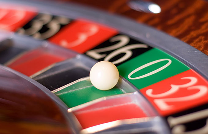 Как работают правила La Partage и En Prison и как они влияют на преимущество казино?