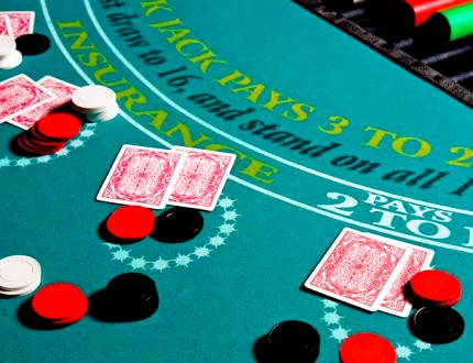Преимущество казино в страховой ставке в блэкджеке